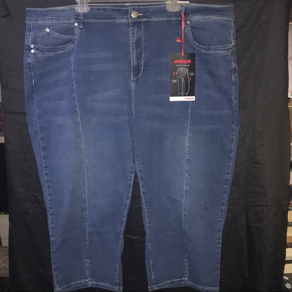 NWT Avenue Wanna Betta Butt Jean Capris Size 26